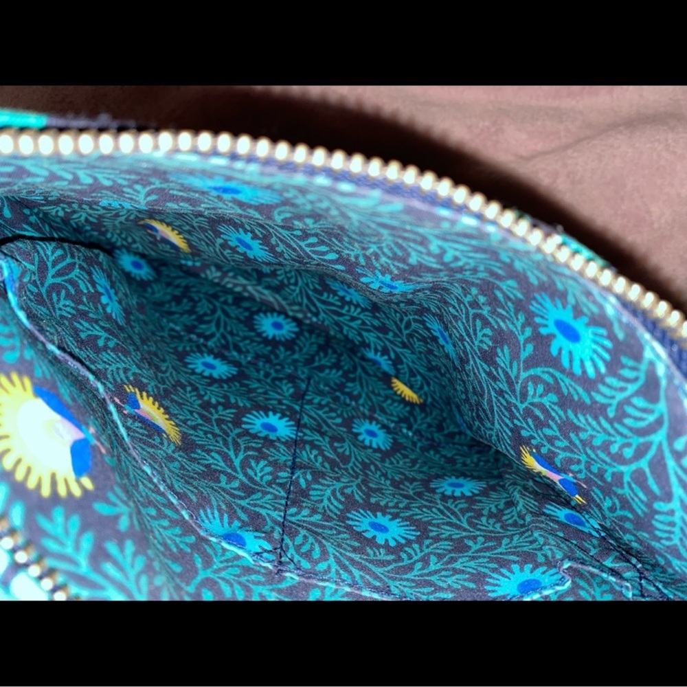 Vera Bradley Crossbody Bag 👜 - Picture 4 of 8